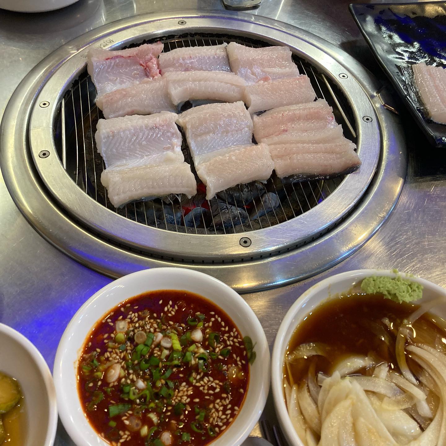 꼼장어맛집..전국최고맛집…끄적끄적..겨울엔 과메기도 있음..꼼장어 소스 먹으러 감..어디게..무슨 맛이게🥹

#꼼장어 #꼼장어맛집 #일산맛집 #구운장어