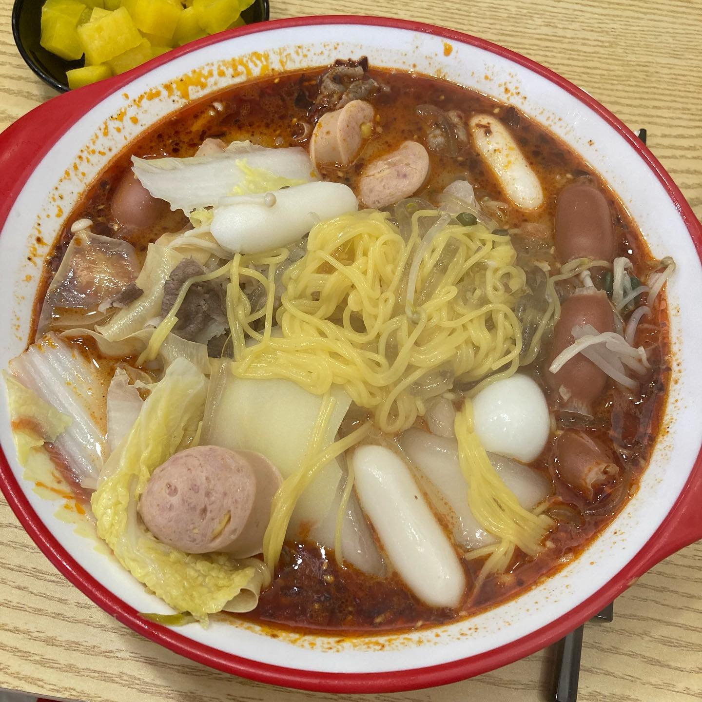 마라탕 다들 만원은 넘잖아요?‘_’
옆에 꿔바로우도 있음

#마라탕 #마라탕맛집 #마라탕먹방 #마라 #마라탕중독 #마라탕🍜 #마라탕그램 #마라탕추천