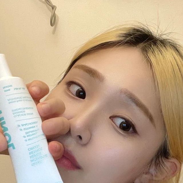 하현 on Instagram: "#광고 주변에서 하나, 둘 주름관리에 대한 중요성을 이야기 하고 있는 20대 후반, 저도 필쏘의 수퍼 인텐시브 리페어 레티놀 크림으로 관리하고 있는데요🤭 힌 손에