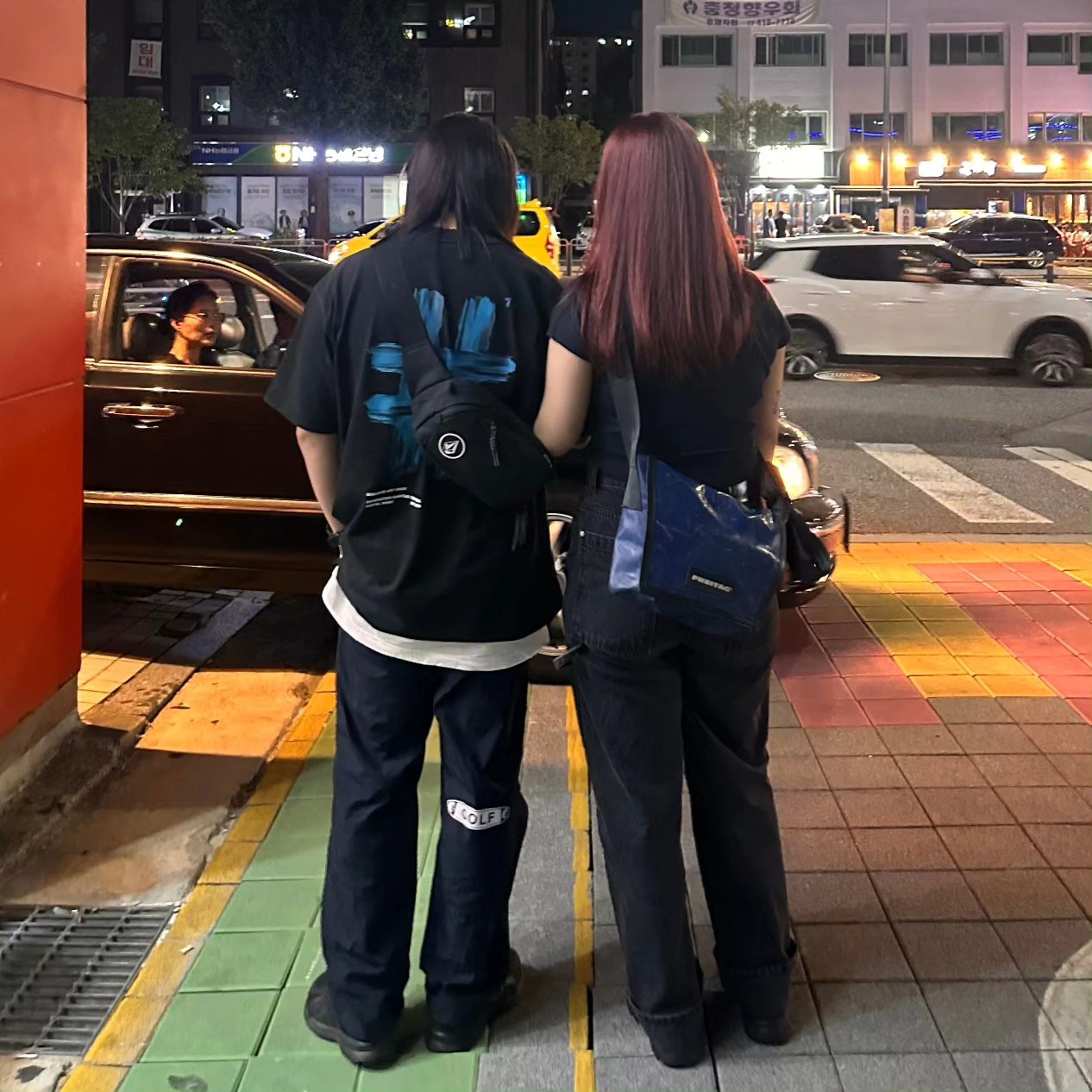 아주머니 시선강탈
비단결과 체리가 되었다
dnekguss 굳굳
