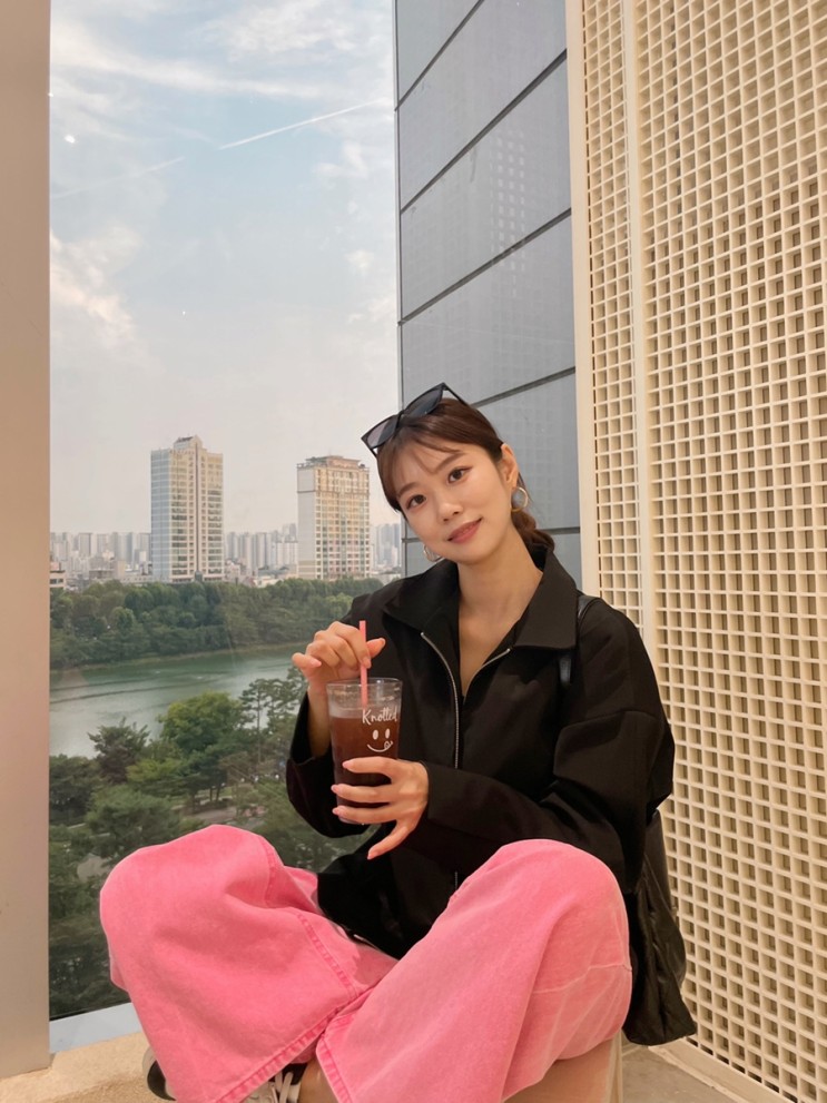 가을 남여공용자켓은 아이러니포르노 볼드 스티치 알파 자켓 !