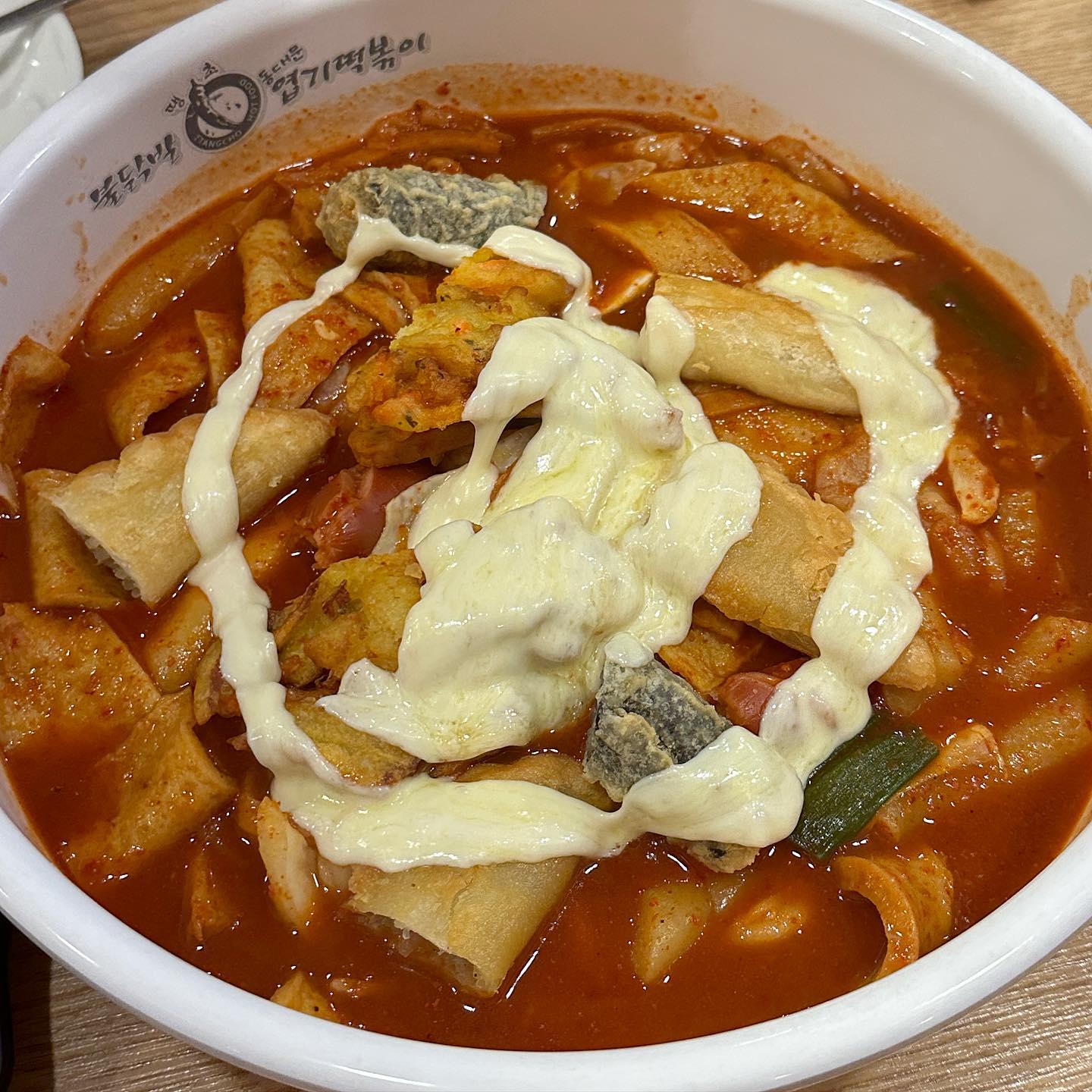 아는 맛이 땡길 때🌶️
.
.
.
#동대문엽기떡볶이 #초보맛 #강남구청 #떡볶이