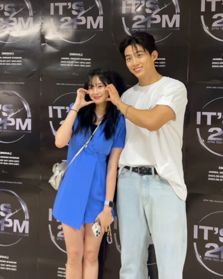 행복했던 2PM 콘서트🎵
NAHCNAHC 전시를 하며 맺은 인연으로 초대해주신 늘 친절한 찬성님 💕👍🏻

그리고 얼굴 하트를 왜 당했는지 모르겠지만 잘생기고 스윗한 택연님.. 

마무리 케이크까지 행복했던 생일+콘서트 :)💕평생 팬 해야지 성덕의 하루 끝
-
#2pm #투피엠 #황찬성 #옥택연 #2pmconcert #2pm콘서트