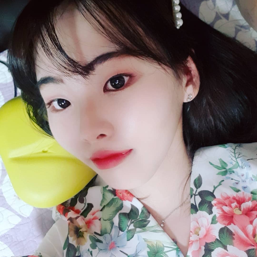 ☘/叡/璘/☘ on Instagram: “💙 라이프굿즈 꼬북베개 ⠀ 평소 잘때 자세가 불편해서 일어나면 어깨랑 목이 많이 아파서 고민하던 중 꼬북베개를 알게 되어서 요즘 잘 사용하고 있어요 🤗 ⠀ 베개를 척추 전문의가 직접 설계해서 더욱 믿음이 가더라구요 😯 ⠀ 이게 목으로 베는거라서…”