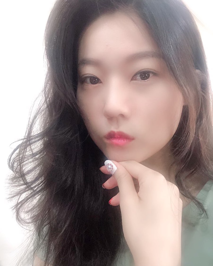 요즘 뜸하쥬?🙄
머리했는데 맘에 안들어서 우울모드에요😢
.
.
#뾰루퉁 #망함 #부담샷 #손을반대로했더니 #내손이아닌듯 #우울모드