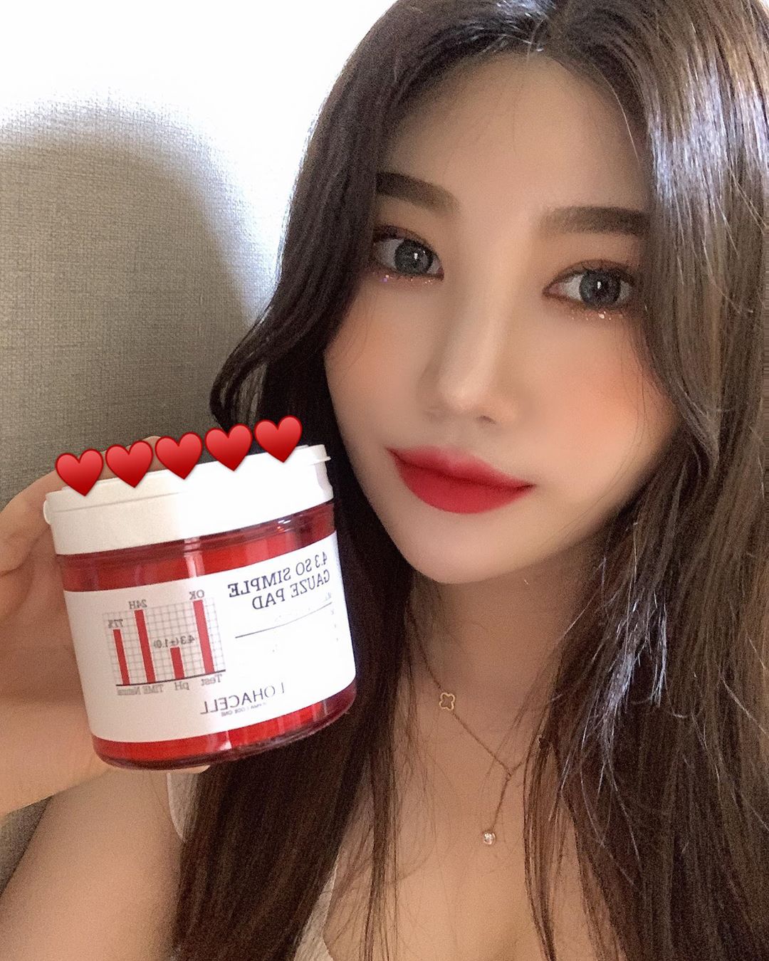 요정입니다 on Instagram: “요새 애정하는 쏘심플거즈패드! 사용 후 화장이 아주 잘 먹는데 피부 케어도 잘되고 저자극이라 아주 좋아요 🖤  피부 자극을 줄여주는 ph4.3을 적용 시킨 탓인지 아주 자극이 적어 만족하는 제품이에요 세안 후에 올라간 ph를 빠르게 낮춰주어 피부…”