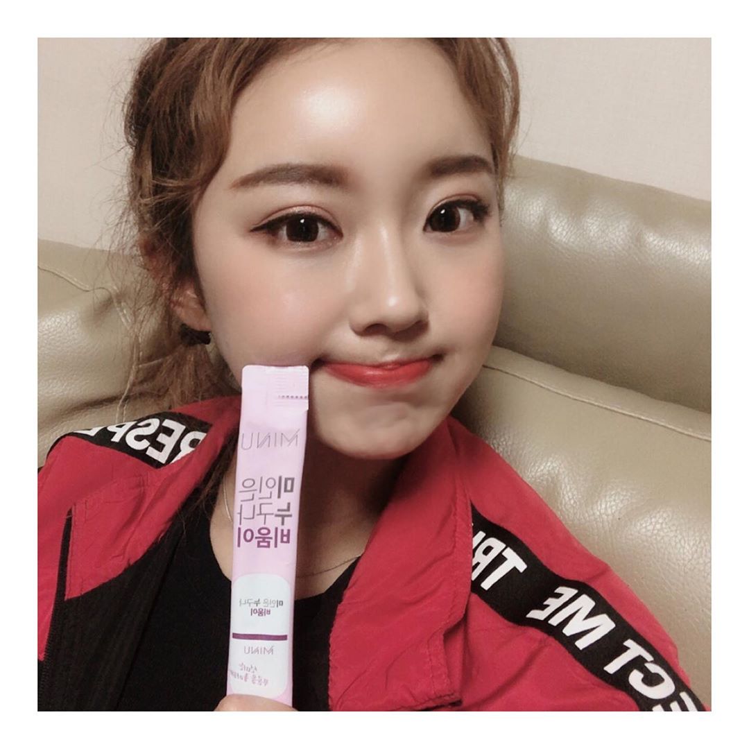 김하은 on Instagram: “비움이로 장건강 챙기면서 다이어트 해용 평소 잦은 소화불량으로 힘들었는데 비움이로 해결했어요! 식이섬유와 폴리페놀, 비타민A, 비타민C, 칼슘 등을 함유하고 있는 비움이 강추👍🏻 . . . #미누 #비움이 #미누비움이 #푸룬 #식이섬유…”