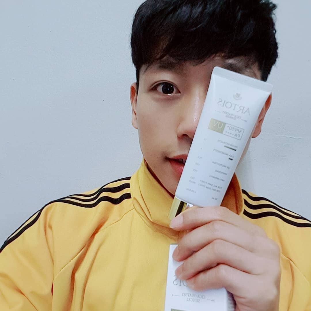 YoungGeun Lee on Instagram: “베이비썬크림! 
폭발적 반응으로💣💥
으른이썬크림 출시!😃 Feat. 향,흡수력 👌
아르투아 제품들은 스멜 Good👍
.
.
.
.
#천사연구소 #아르투아 #아르투아썬젤 #아르투아썬크림 #썬크림 #썬크림추천 # 썬젤 #artois
#리뷰쉐어 #ad”