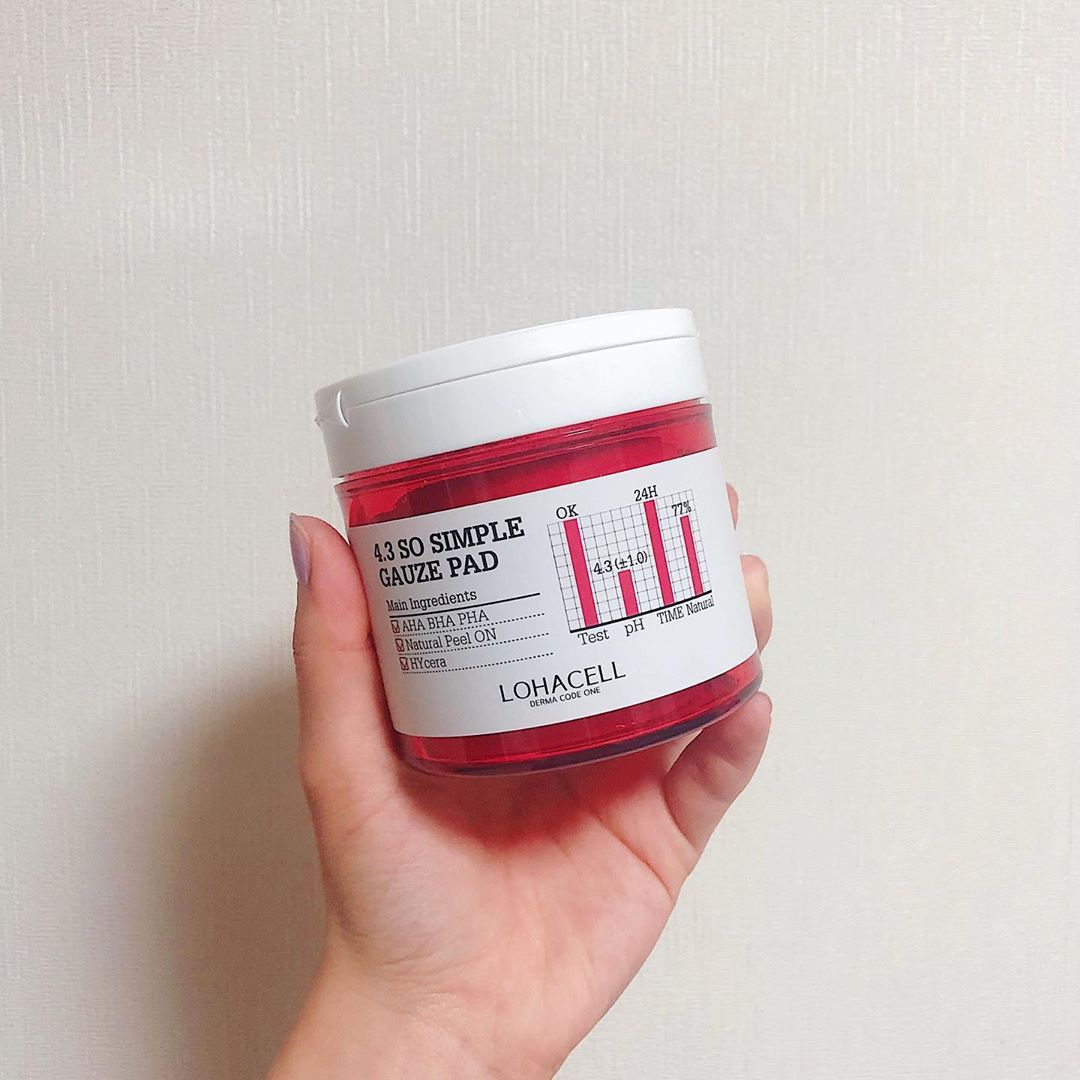 𝒿𝒾 𝓎𝑜𝓊𝓃𝑔 on Instagram: “🧚🏻‍♂️ 로하셀 4.3 쏘 심플 거즈 패드 🧚🏻‍♀️ 며칠간 제품을 아침저녁으로 꾸준히 사용해 보았어요🥰 피부 케어에도 좋고, 자극은 최소화한 ph4.3을 적용시켜서 세안 후 올라간 ph를 빠르게 낮추어 피부 산도 밸런스를 맞춰주고,  피부 결…”