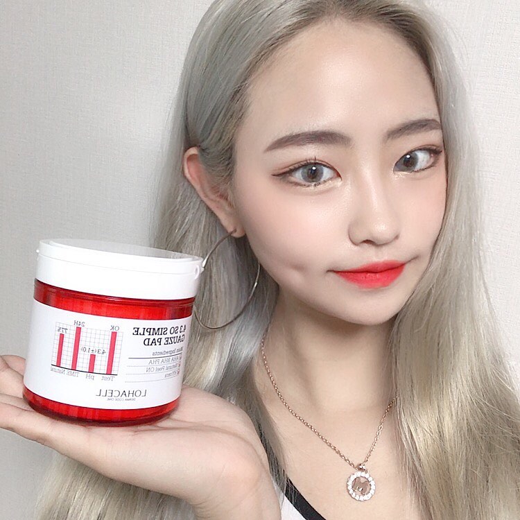 조아라 on Instagram: “요즘 내가 쓰고 있는 제품🙈 ❗️로하셀 쏘 심플거즈패드 (쌍욕패드)❗️ 화장하기전 , 자기전에 한번씩 해주는데 화장도 잘먹고 피부가 겉뽀속촉 해짐🥰 . 👉🏻피부 케어 효과는 좋되 자극은 최소화한 ph4.3을 적용시켜 세안 후에 올라간 ph를 빠르게…”