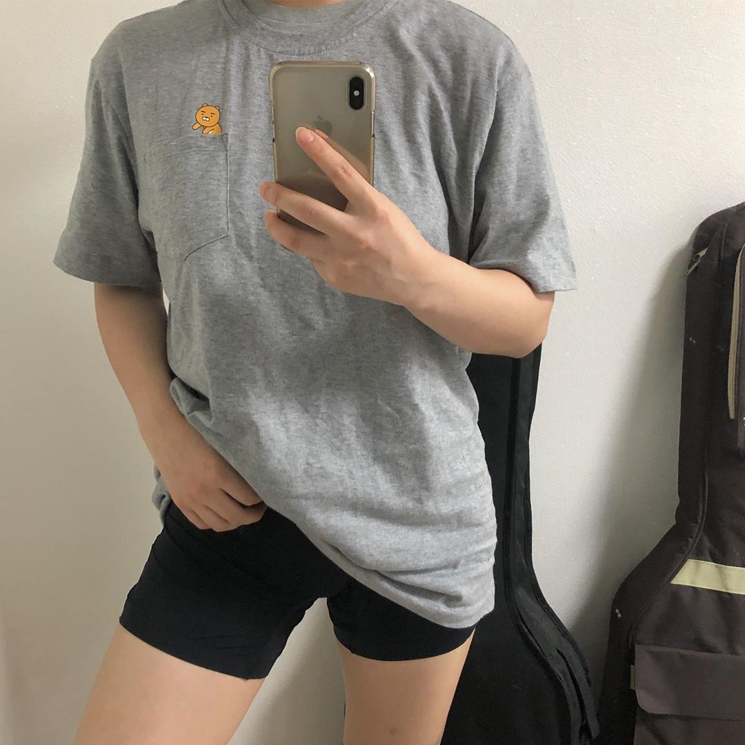 민지_ on Instagram: “진짜 편하다🙊🧡 운동할때 선 티나는 것도 싫고 스커트입을때 속옷에 속바지 겹쳐입는 것도 싫은데 요거 그냥 하나로 딱🤩 에센에스에서 유명한 건 이유가 있다🤷‍♀️”
