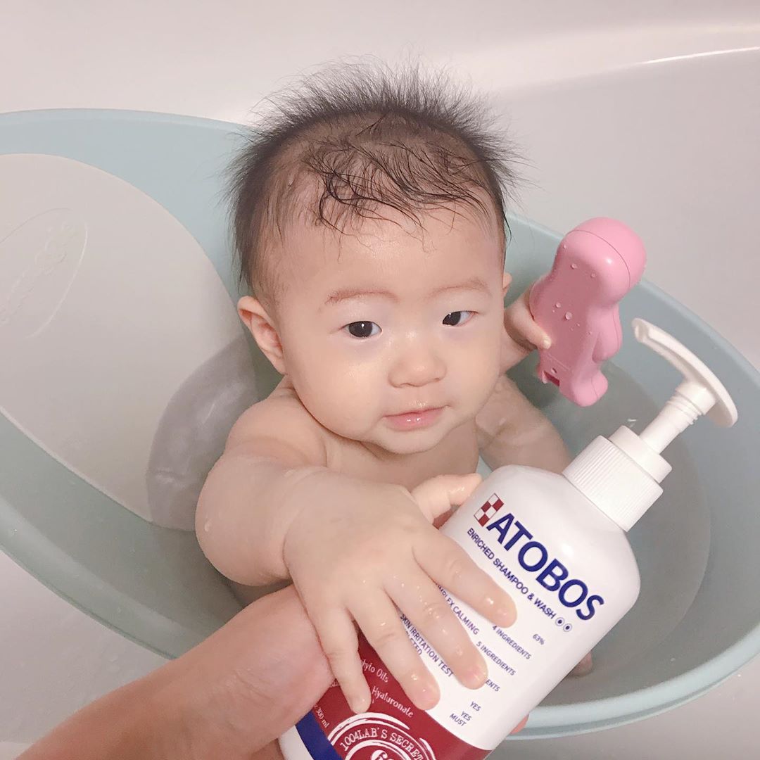 @jih_ppp on Instagram: “출산준비때부터 몽디** 샴푸바스만 세통째썻는데 딱히 나쁠거없어서 그냥저냥 썻다가 이번에 아토보스샴푸앤워시로 바꿔봤는데 몇일썻더니 등에있던 땀띠같이 오도토돌한게 싹다들어갔네 우연의 일치일지 모르겠지만 지켜보다가 병원가보려했는데 다행이넼ㅋㅋㅋㅋㅋ 내가…”
