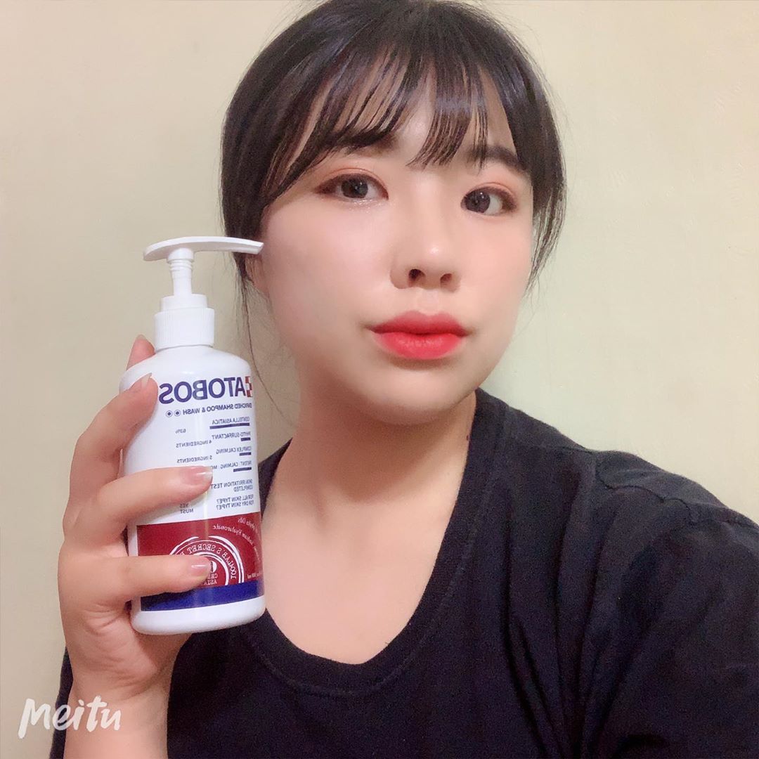 @ain__021 on Instagram: “요즘 더워진날씨에 아토피 심해지는 분 집중❗👀️ 🗣피부에 자극없고 머리부터 발끝까지 사용할수있는 약산성 제품이에요 사용해봤는데 피부에 자극도 없고 거품도 잘나는것 뿐만이 아니라 잘 닦이기도 하네요🧖🏻‍♀️ 💦 요즘따라 피부가 건조하고 아토피가 심하다…”