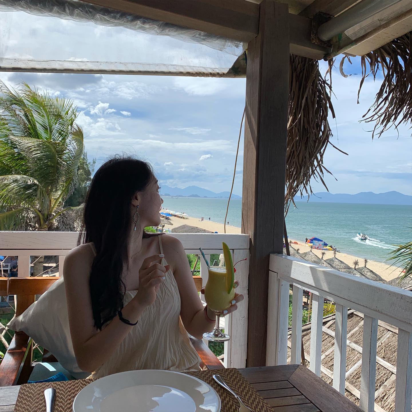 망고주스 좋아합니다🥭
.
.
#hoian #travel #anbang #beach #deskhouse #vietnam #vacance