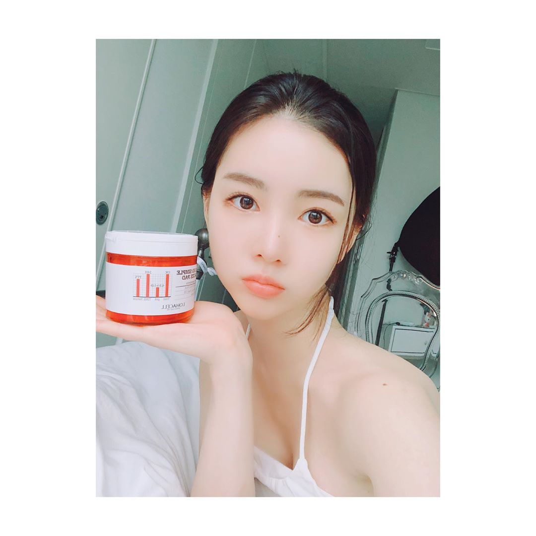 @tenc2 on Instagram: “산뜻하게 닦아내며 여름철 각질,트러블관리하기 좋은 #로하셀거즈패드 팔꿈치나 복숭아뼈, 등드름 등에도 사용이 가능하대요🙂 - - - #lohacell #로하셀 #로하셀필링패드 #쌍욕패드 #스킨케어 #등드름 #트러블관리…”