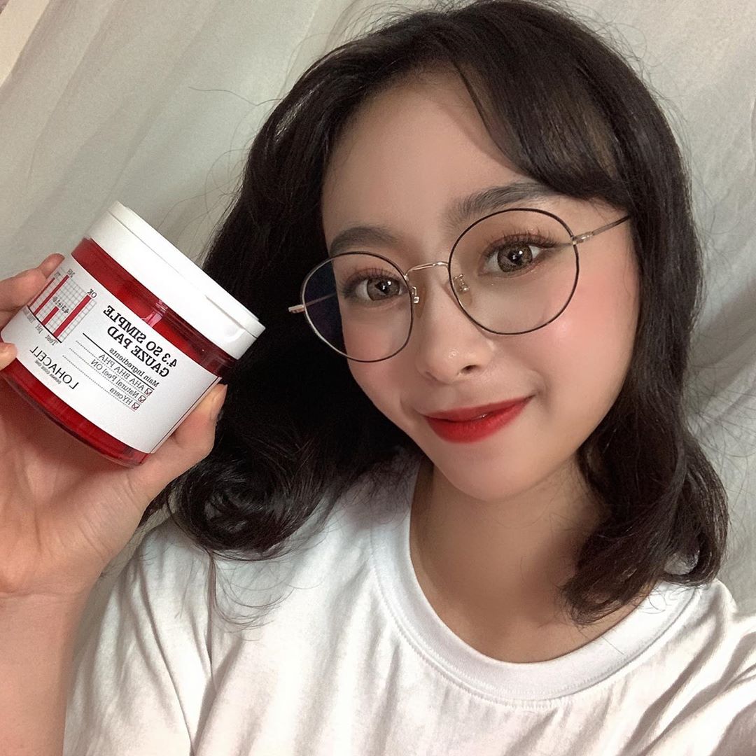 𝓢𝓮𝓵'𝓢 𝓓𝓪𝓲𝓵𝔂𝓹𝓲𝓬(20) on Instagram: “셀이의 여름나기 피부관리 프로젝또☆ﾐ(o*･ω･)ﾉ - - - 저같은 예민한 피부에는 함부로 화장품 쓰기 어려운데 이건 어느 피부에나 적합해서 믿고 쓸 수있었어요 ! 또한 얼굴 뿐만이라 목,등에도 쓸 수 있다는 점 ƪ(˘ᴗ˘)┐ - - - 세안 후에…”