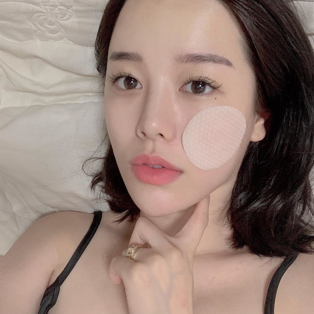 ❦ 𝒥𝑜𝑜𝓎𝑒𝑜𝓃  ❦ on Instagram: “♡ 로하셀 쌍욕패드 4.3 쏘 심플 거즈 패드♡ ⠀ 쉽고 간편하게 스킨케어하기 참 좋은 제품! 🧖🏻‍♀️ ⠀ 저는 아침 세안 후 토너를 바르기 전이나 외출 후 세안을 마치고 스킨케어를 시작하기 전에 사용했어요! 생각보다 거즈가 거칠거칠해서 깜짝…”