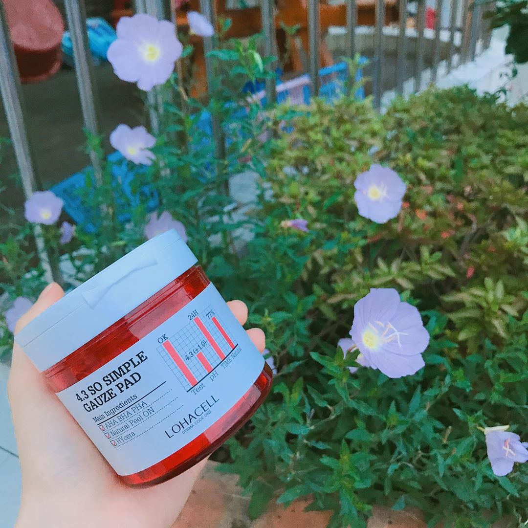 정예람 on Instagram: “🌼로하셀 쌍욕패드 4.3 쏘 심플 거즈패드  세안 후 거즈&엠보면을 사용하여 피부결을 정돈해주고 모공사이 노폐물과 피지까지 심플하게 관리할수있는 데일리 패드입니다❤️ 세안 후에도 남아 있을 수 있는 묵은각질과 피지 모공의 블랙헤드 케어를 단번에 쉽고…”