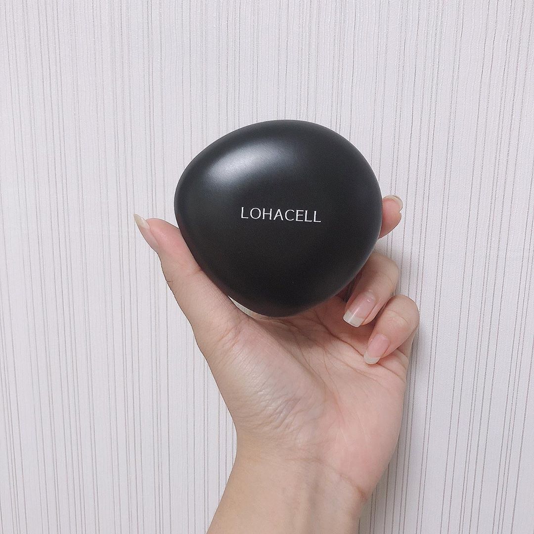 @wond.oo on Instagram: “요즘 작정하고 쓰는 쿠션..💕💕💕
눈가에도 끼임없고 다크도 가려주는 애정템♥️
.
.
.
.
#로하셀 #로하셀쿠션 #로하셀리얼피팅쿠션 #로하셀조약돌쿠션 #지속력좋은쿠션 #쿠션팩트 #밀착력좋은쿠션”