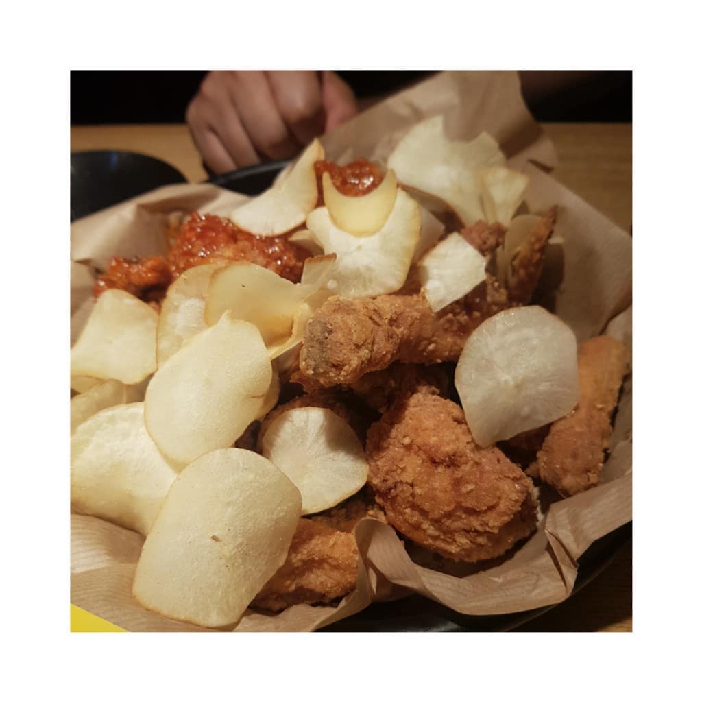 기름교체 후 31번째 튀긴 치킨입니다.
.
#외식메뉴#바른치킨#배달보다방문이진리#바삭바삭#따끈따끈#신림맛집#한마리는부족해#떡볶이추가#치킨추천#감자칩#JMTR