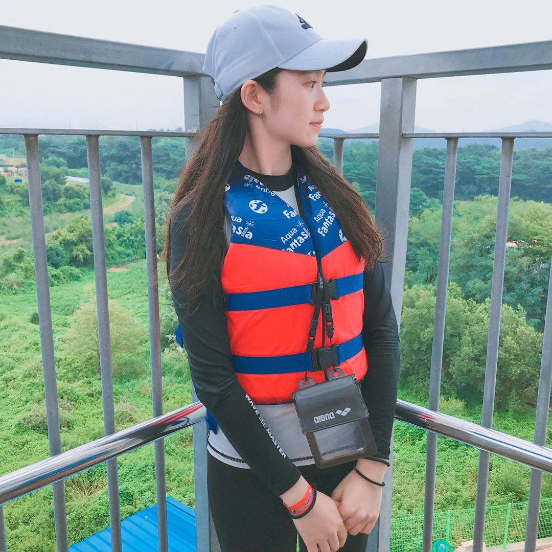 정예람 on Instagram: “넘좋아❤️❤️ 로하셀 리얼피팅쿠션 물놀이가서도 쓰기 좋구 수정화장도 해결완료🐳  선명한색과 꼼꼼히 밀착되는 짱짱 쿠션”