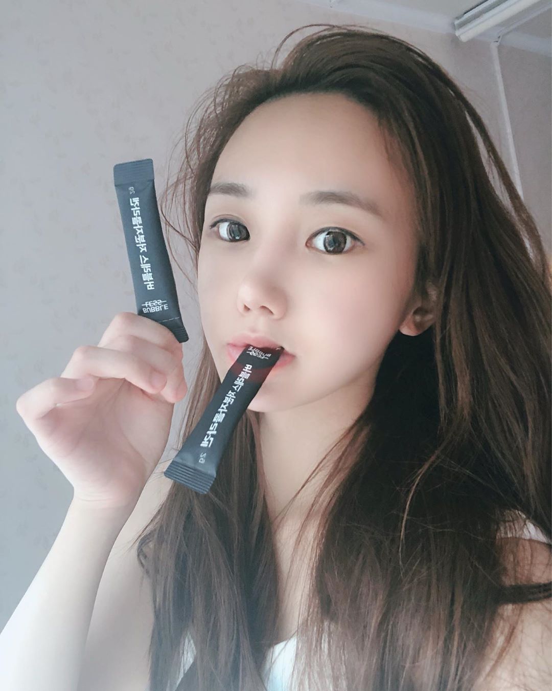 려은😙 on Instagram: “나이가 나이인 만큼  콜라겐 챙겨먹기!!!!_ 아침 저녁으로 요가후에  머리 산발되도😀 레몬맛으로 그냥 막 먹기도 좋고😋 이제 관리 하자~!! _ _ _ _ _…”