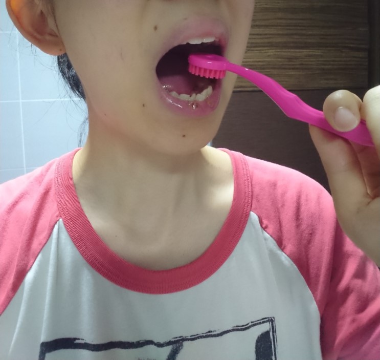 이제는 혀도 브러쉬로 닦자 텅브러쉬,한국 올리브영에서 만나보는혀클리너