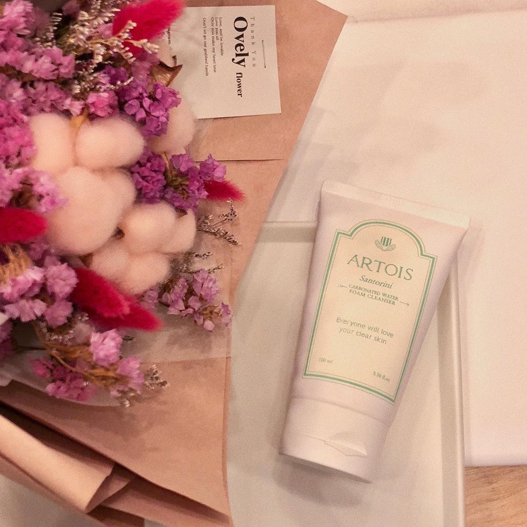 YOMY(요미) on Instagram: “폼클렌저 향이 이렇게까지 좋으면 두손 들고 환영합니다🙌♥️
청귤향나서 세안할때 너무 좋자나여😘
클렌징도 잘 되고 쿠션떨어트려서 씻을때 사용했는데 잘 씻겨져서 더 좋아진👍👍”