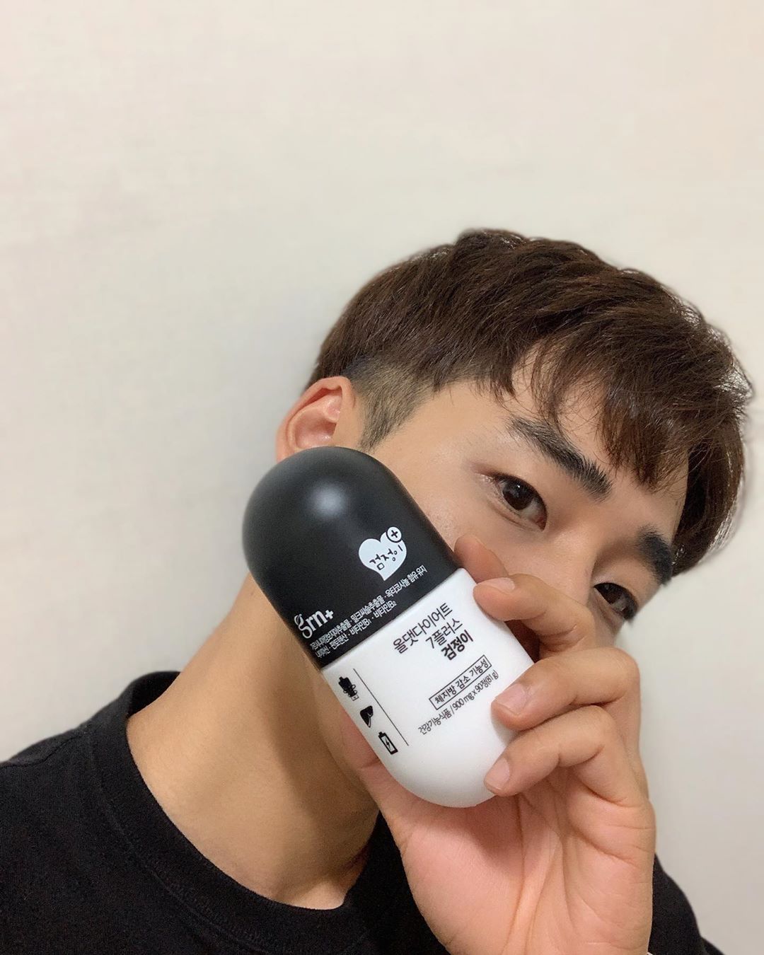 혜성 on Instagram: “평소 다크서클 만렙이던 만성피로... grn검정이먹고 아침이 편해졌어요! grn검정이는 남성전용 보조제라서 남자한테 효과가 더 좋다고합니다...!(자세한건 먹어보면 알 수 있대요😳) . . . . #grn #지알엔 #grn다이어트 #grn검정이…”