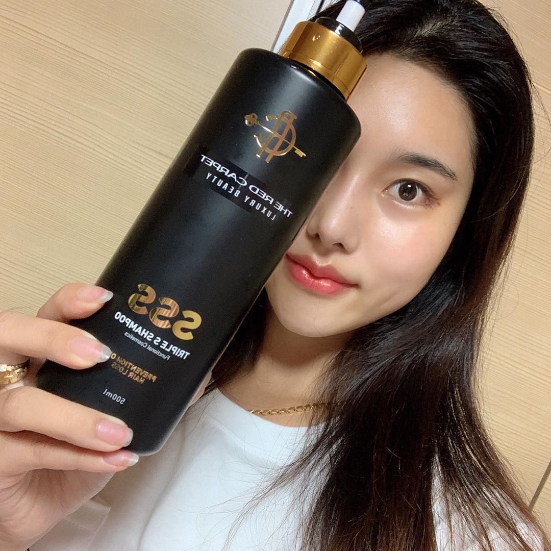 🌹부산가씨나🌹남녀공용쇼핑몰 여자쇼핑몰 남자쇼핑몰 on Instagram: “🧖🏻‍♀️더레드카펫 트리플에스 샴푸&트리트먼트🧖🏻‍♀️ 탈모증상완화에 도움을 주는 샴푸 샴푸한 후 머리가 시원한느낌이 드는데 멘톨함량이 아주 높기때문에 지금까지 나온 탈모샴푸중에서 가장 시원한 샴푸중 하나😎 고급스러운향이라 머리감은 후에도 기분🆙…”
