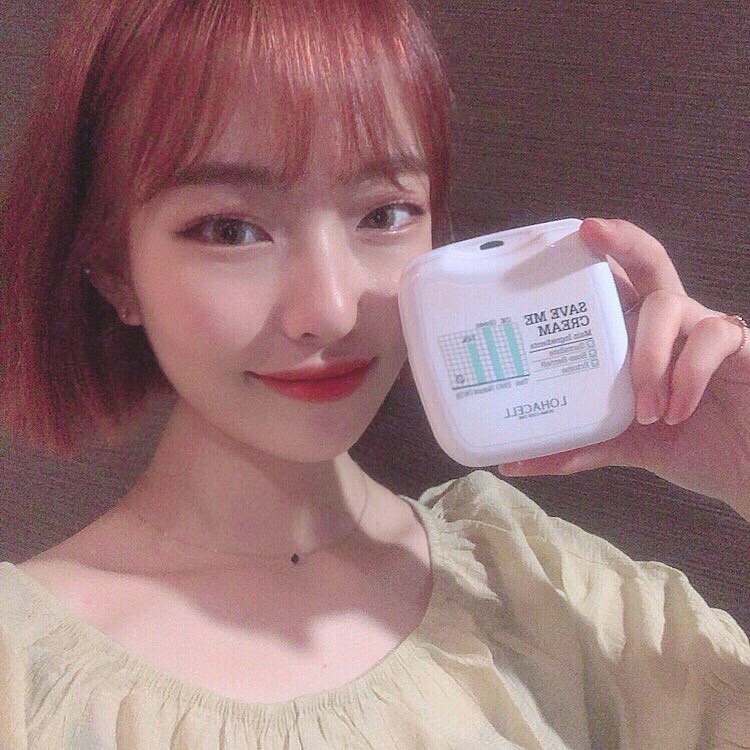 이화정(島村 花呈) on Instagram: “✨로하셀 세이브 미 크림✨ - - 요즘같이 더운 여름에도 끈적이지 않고 촉촉하게 발려서 애착중인  #로하셀세이브미크림 이에요 - - 피부 장벽을 만들어주어 미세먼지 차단은 물론  블루라이트(핸드폰,LED조명,TV 등)에  노출되어 피부노화가…”