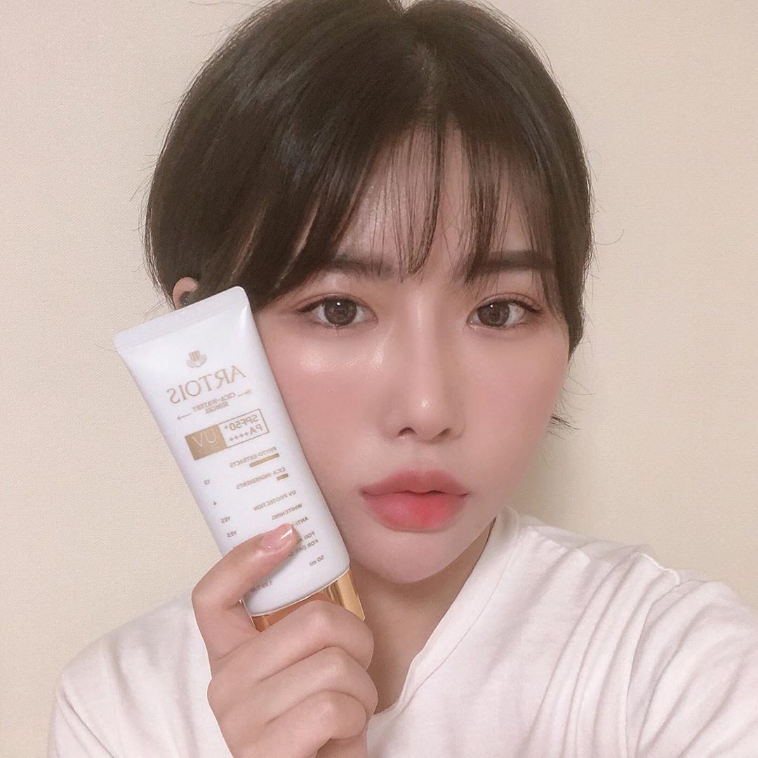혲이 on Instagram: “아ㅡ여러분 거제도는 덥습니다,, 온지 얼마 안됐는데 까맣게 그을려서, 이러면 안되겠다 싶더라구요,, 그래서 여러번 발라도 답답함이 없는 제품 들고왔습니다 ☺️♥️ . 바로 천사연구소에서 나온 #선크림 이에요‼️ 거의 이쯤이면 천사연구소 홍보팀에…”