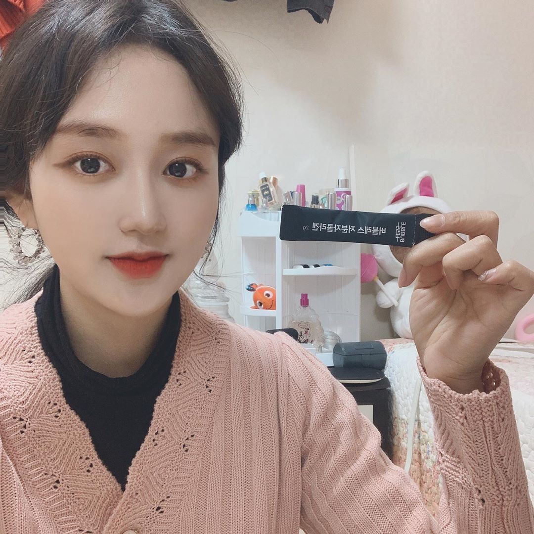 서뉴 on Instagram: “상큼한 레몬맛😍
히알루론산 먹고 피부 좋아져야지🥰
 #저분자콜라겐 #버블레스콜라겐 #버블레스저분자콜라겐 #버블레스 #selfie #소통”