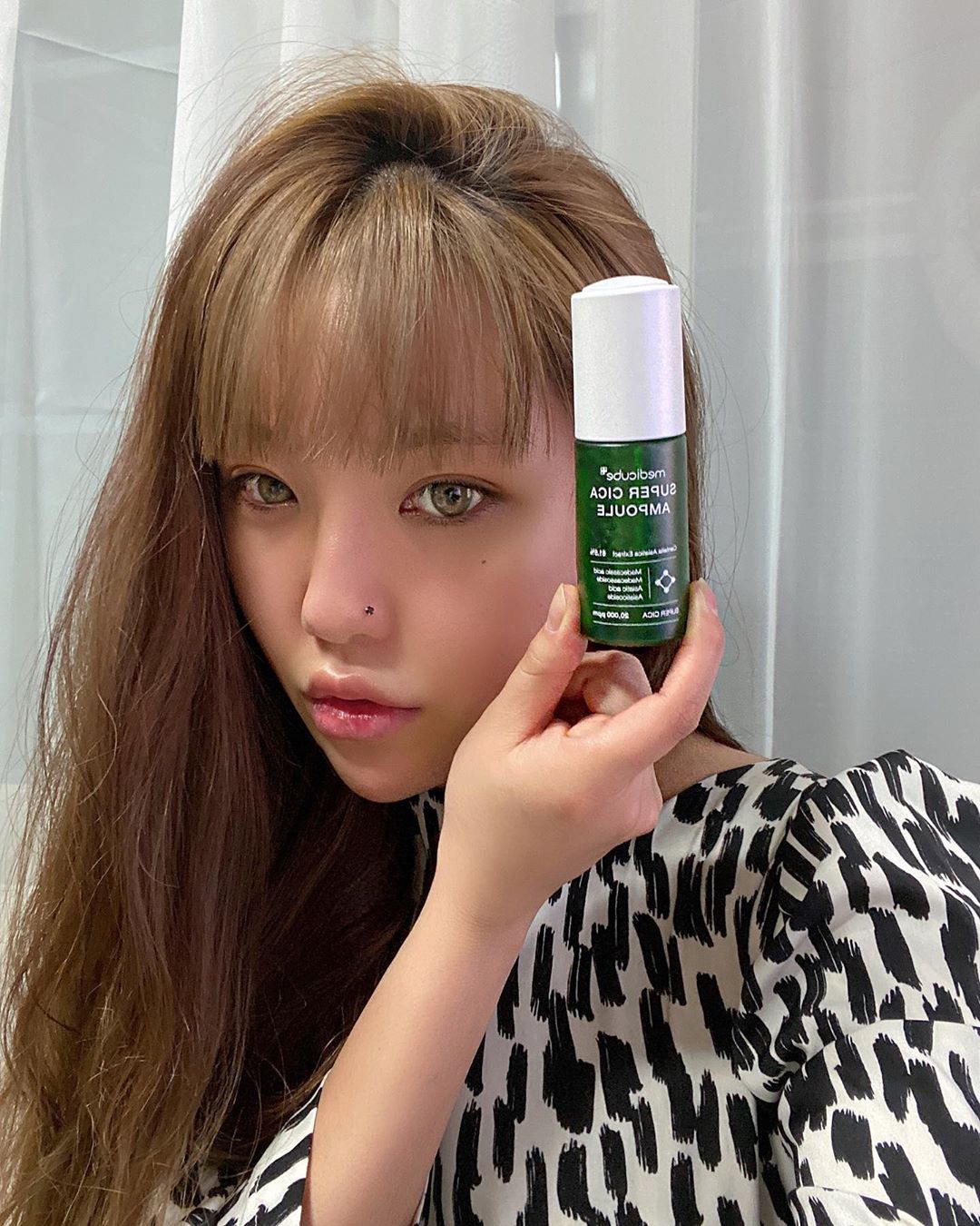 DaaaaaaaaSeulingggggg on Instagram: “민낯ごめんなさい.. 집순이 4개월차에 피부 다 뒤집히고  난리난리 이런 난리가 없었는데  슈퍼시카 앰플 쓰고 피부 엄청 좋아짐 !!!!🥰 촉촉하게 발리면서 안끈적거려서 좋구  우선 몇번 안발라도 잡티개선이 눈에 보여서 더 좋음❣️ 😘 - -…”