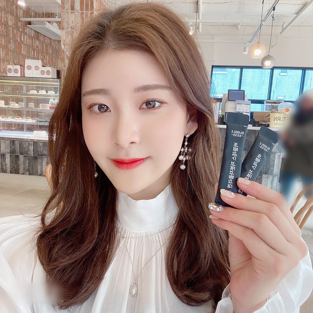 경규민 on Instagram: “. 하루에 한포씩 먹기만 하면 되니까 너무 편하다🥳 내가 좋아하는 레몬맛이라 물없이도 가지고 다니면서 먹을 수 있다는게 젤 좋아❤️ #버블레스 #버블레스저분자콜라겐 . . #저분자콜라겐 #버블레스콜라겐 #피쉬콜라겐 #콜라겐 #콜라겐추천 #콜라겐후기…”