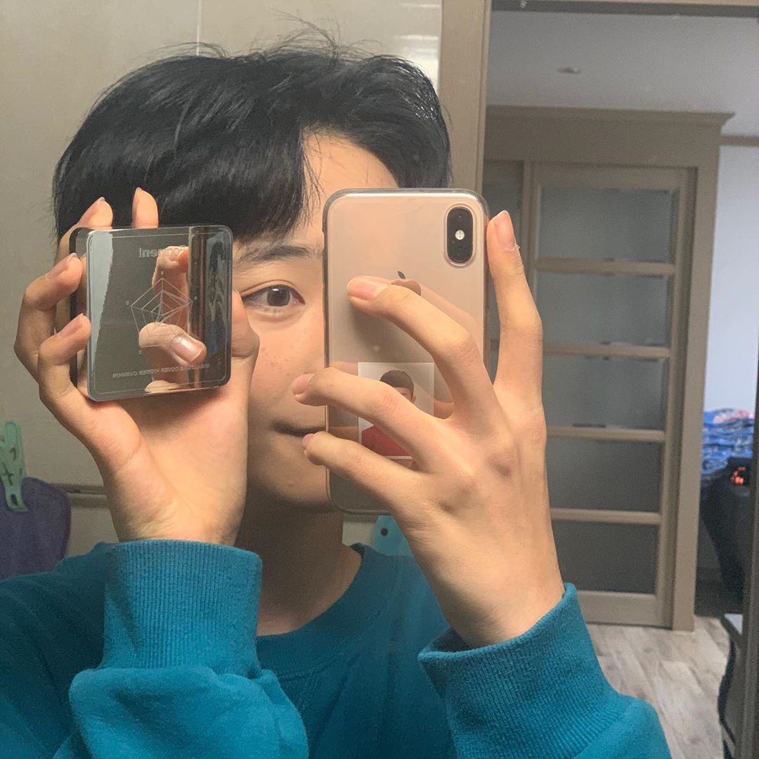 최재혁 on Instagram: “포맨트 시그니처 커버 히든 쿠션  2.5호 딱 제나이때에 커버가 맞게 돼요 남성분들 화장 입문하실때 이쿠션 써보셔도 좋을거같아요 티가 안나게 커버가 됩니다 😉 - 한국인 남성맞춤 컬러 1.5호, 2.5호로 티나지 않는 자연스러운 커버! - 히든커버…”
