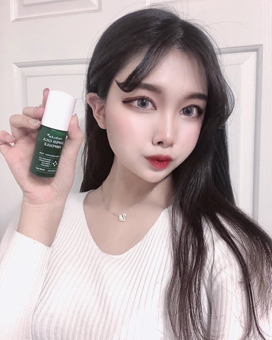 ⁺˳♡˚✧₊⁎⁺정서하˳✧༚♡˚₊⁎⁺ on Instagram: “🧪 메디큐브 슈퍼 시카 앰플 🧪 - 🧪 초예민 피부를 위한 메디큐브 슈퍼 시카 앰플 💚 슈퍼 시카 20,000ppm과 병풀수가 약 61.5% 함유되어있는 제품이라 그런지 아침 저녁으로 꾸준히 발라주니 피부진정도 확실히 되는거 같고 피부 수분밸런스도…”