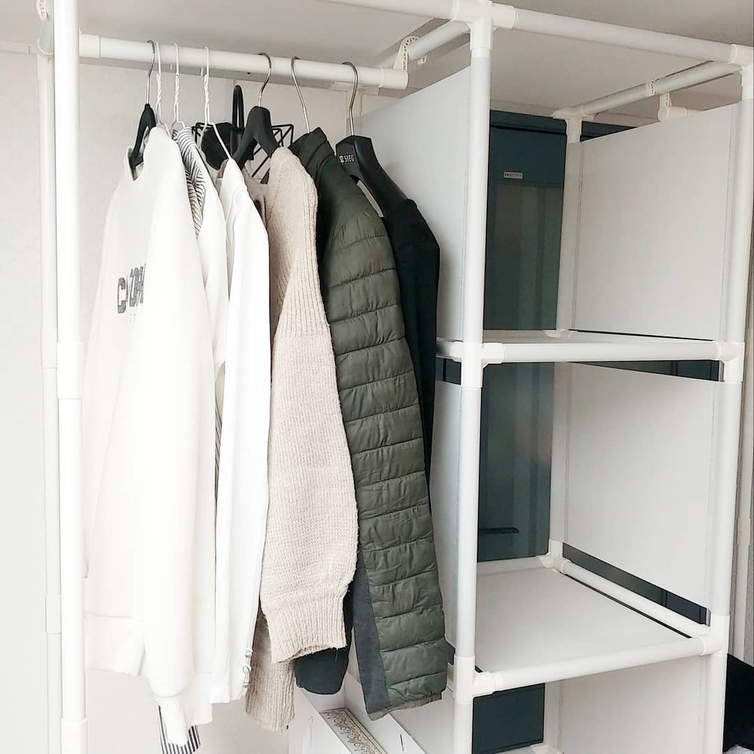 바닐라 on Instagram: “#돈버는옷장정리  안입는 옷으로 돈버는 방법을 공유할게요:) 옷장에 안입는 옷으로 넘쳐나는데 괜찮은데 안입는 옷들을 관리.촬영. 대신 판매해주는 사이트에요  http://se-ro.co.kr  아래 네이버폼에서 신청서 작성 후 판매기준에 맞춰 안입는…”