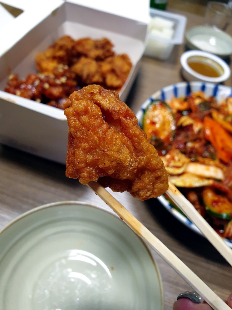 [망월동 치킨 맛집] 닭장수 후라이드 - 국내산 닭을 사용한 순살반반치킨과 골뱅이무침! 곤약면을 사용해 다이어트에도 좋은^^