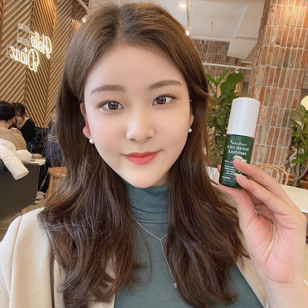 경규민 on Instagram: “. 쿠션, 컨실러, 스킨 모두 메디큐브를 사용하는만큼 믿고 쓰는 메디큐브❤️ 피부타입이 건성이라 많이 촉촉한 제품을 선호하는데 이 제품은 완전 극호🥰🥰 @medicube_korea . . . . . #메디큐브 #medicube #슈퍼시카앰플…”