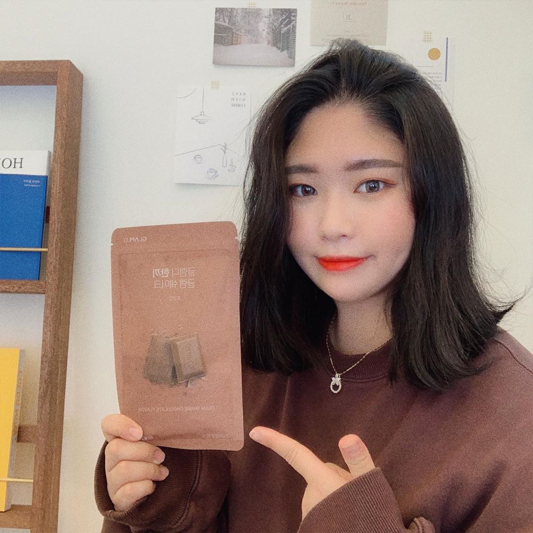 지우 / 𝘻𝘶 𝘧𝘢𝘮𝘪𝘭𝘺 on Instagram: “#첫줄 각종 뮤질리가 들어있어서 씹는 즐거움⬆️ 포만감 ⬆️ 영양소가 가득해서 한 끼 식사 대용으로도 👍🏻 다이어트 고민 중이신 분🤚🏻 아침마다 애 챙기랴 나 챙기랴 바쁜 #워킹맘  꽉꽉 막히는 도로 위 #워킹대디  밥 먹을 시간 없는 #학생들…”