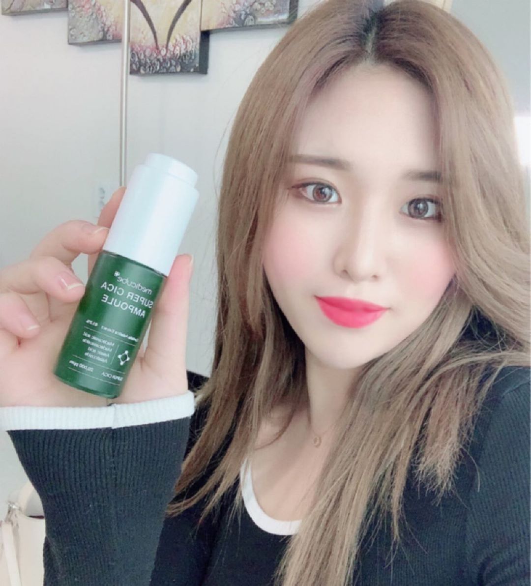 김정빈[KIM JUNG BIN] on Instagram: “(메디큐브 슈퍼 시카 앰플) 메디큐브 - Medicube  늘 피곤해서 트러블에 스트레스였는데 진정,보습효과가 이틀만에 바로 나타남.. 소름. 흐르듯이 촉촉해서 바르기도 좋다 #역시 메디큐브인가😍 #메디큐브 #앰플추천 #슈퍼시카앰플  #협찬문의…”