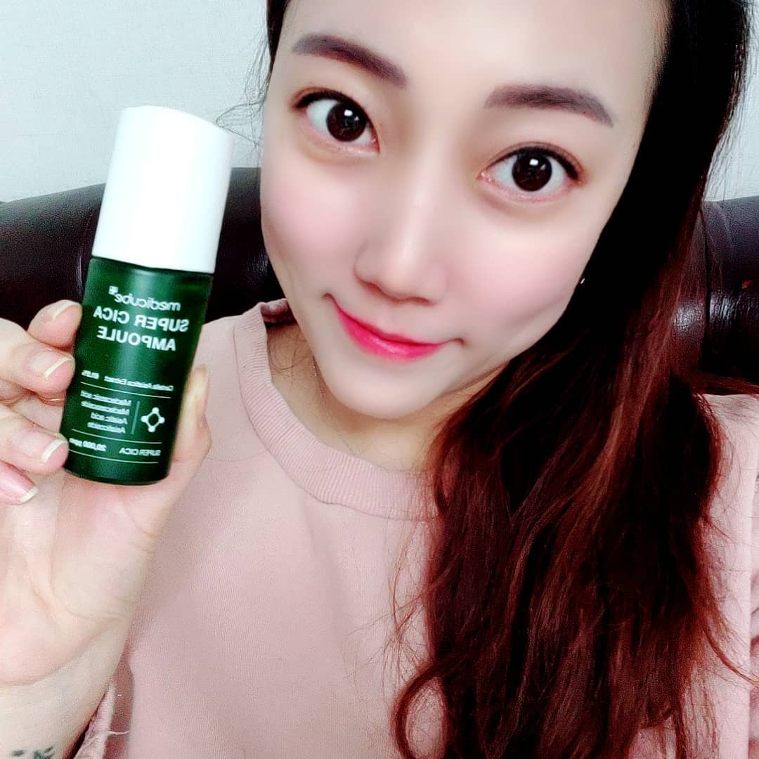 JJin매력 on Instagram: “#첫줄좋반 😍 💟 #슈퍼시카앰플 로 피부를 촉촉하게 ~ 건조한 내피부에 찰떡이라 손이 자주간다❤ 시카 성분이 들어 있어 굿👍 저자극에 순해서 ~ 더 👍 . . . #메디큐브 #medicube #뷰티스타그램 #뷰티그램 #뷰스타그램 #뷰티 #앰플추천…”