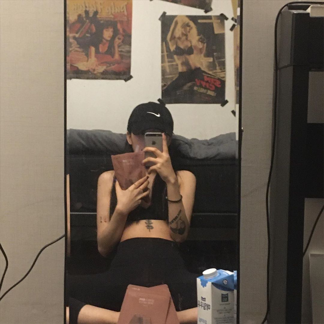 @ki11yourdarling on Instagram: “나는 체력강화&자세교정을 위해 필라테스를 한다 그래서 들어갈 데 들어갔고 나올 데도 들어감 암튼 늘 공복에 하는데 현기증 나서 쓰러질 뻔 이제부터 이거 먹고 갈 거임 ⠀ 우유 또는 물을 170ml(선도 표시되어있음) 넣고 지퍼백 닫고 쎄낏쎄낏 흔들고…”