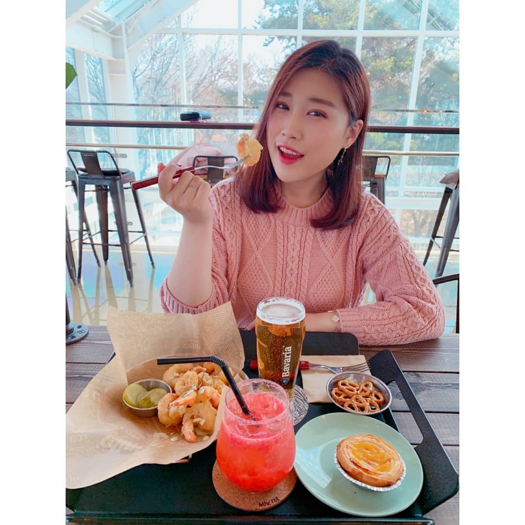 🌸nian🌸 on Instagram: “오늘 오빠랑 데이트했다!! 오랜만에 드라이브겸 가까운 곳으로!! 노브133이라는 곳인데 수제맥주카페!!! 점심 겸 데이트겸 무알콜 맥주와 안주 그리고 음료까지!! :) 딸기에이드 존맛 와사비마요새우 진짜 미춌다ㅠㅠㅠ 울오빠가 너무 맛있다고…”
