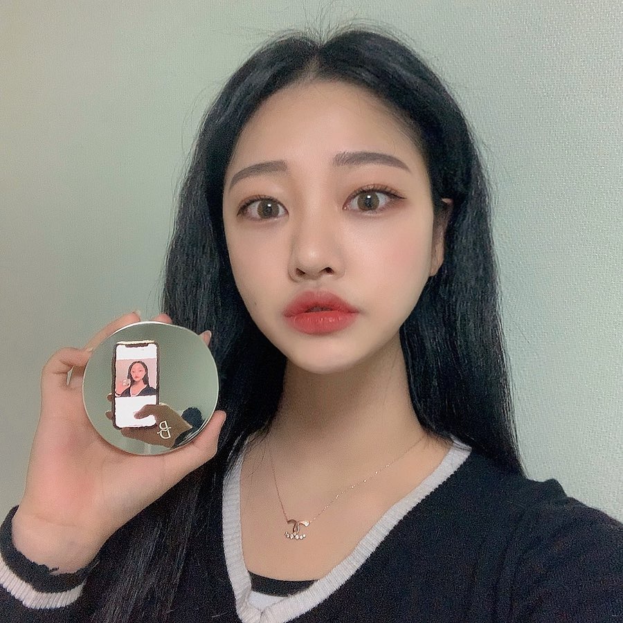 신예은 on Instagram: “✨요즘 핫한 블랑풀 신상 쿠션✨  블랑풀 실기커버쿠션 21호 *ଘ(੭*ˊᵕˋ)੭*  요즘 쌀쌀한 날씨 땜에 피부가 건조해서 꼭 프라이머를 바르고 베이스를 해야 했는데 요 블랑풀 쿠션은 프라이머 없어도 모공이나 잡티가 완전 감쪽같이 커버 돼서 너무…”