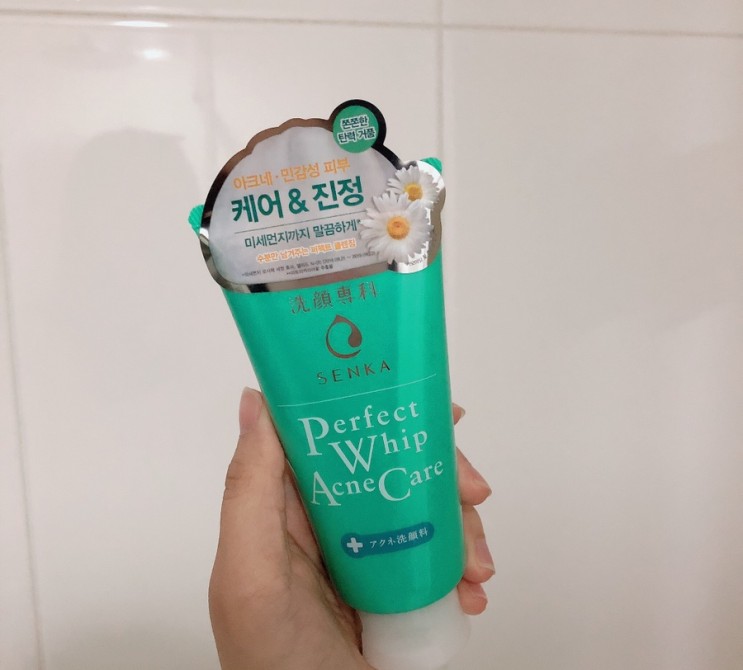 센카 퍼펙트 휩 아크네 케어 폼클렌징으로 트러블케어하세요!
