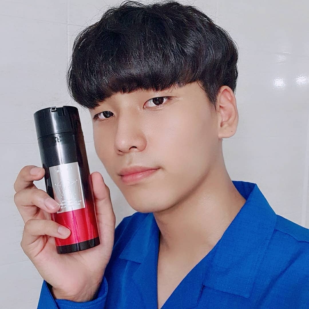 김경민(21) on Instagram: “남성 1위 올인원에센스🔥 낮과 밤 남자의 피부를 하루종일 책임져줄 두개의 기능성 에센스! . .…”