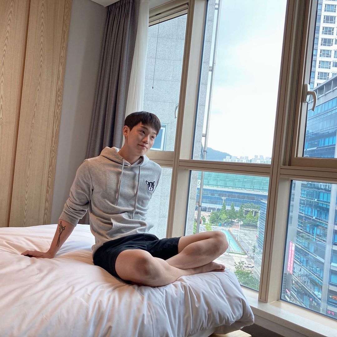 박은총🇰🇷 on Instagram: “#협찬 “옥스타 특양면 후드티” 심플하면서도 몸에 딱 맞는 후드티 세ᄐ