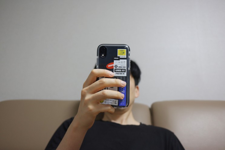 화려한 디자인이 케이스를 감싸네_주목 받는 델해피니스 아이폰 케이스